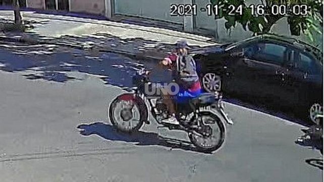 Inseguridad extrema en plano macrocentro santafesino con el accionar de un motochorro.