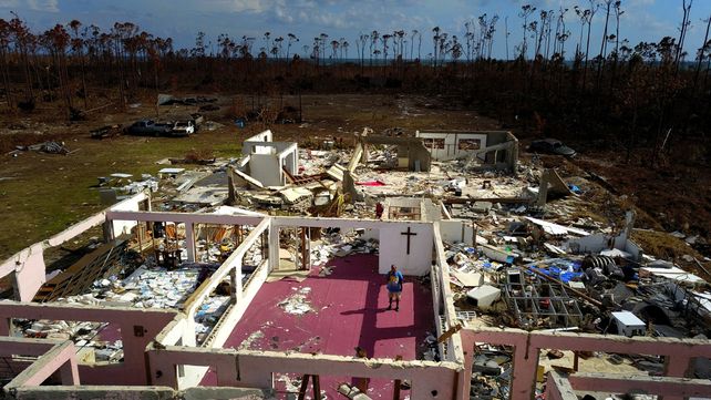 Daño total. Una iglesia completamente destruida en Gran Bahama.