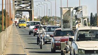 Relevan la cantidad y el tipo de automóviles que transitan sobre el Puente Carretero