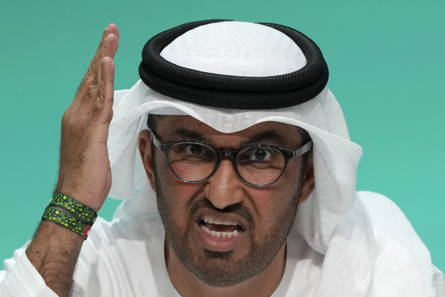 Sultan Al Jaber se mostró furioso durante la conferencia de prensa que dio este lunes para aclarar su posición.&nbsp;