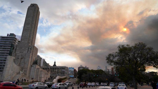 Cambió la dirección del viento y otra vez Rosario se llenó de humo