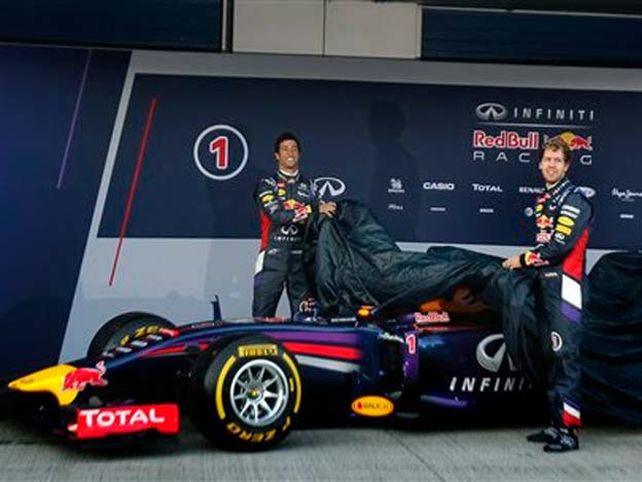 Red Bull presentó el RB10 con motor Renault