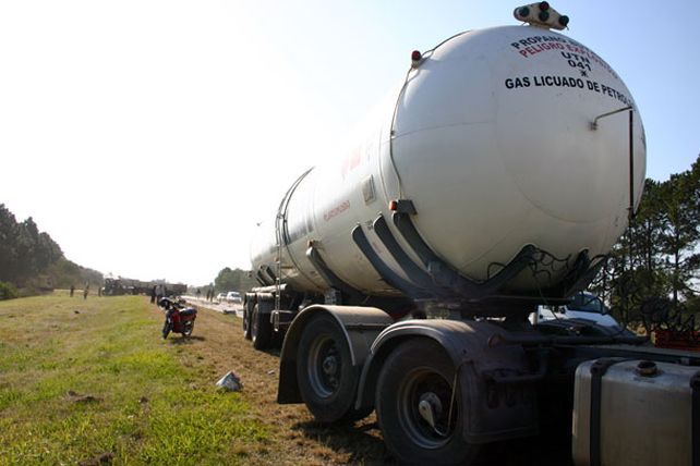 Un muerto en un choque frontal entre dos camiones en Avellaneda