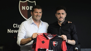 Mariano Soso, la camiseta de Newells y el Mago Capria, en Bella Vista.