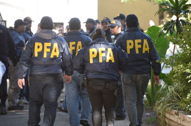 Barrio copado. Al menos 150 agentes federales actuaron en los 33 allanamientos desplegados el martes en tres barrios del sur rosarino.