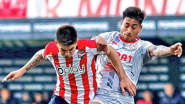 El volante de Unión Juan Carlos Portillo fue el jugador que más duelos ganó en el partido que el Tate jugó ante Estudiantes.