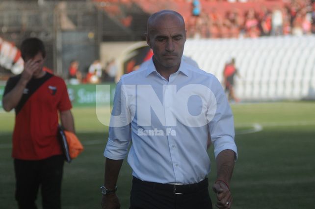 El entrenador uruguayo expresó su postura en relación a la idea futbolística con la que saldrá a jugar