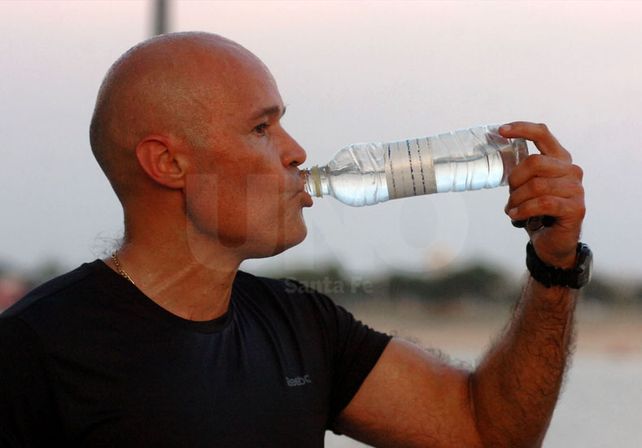Beneficios. El agua ayuda a regular la temperatura corporal