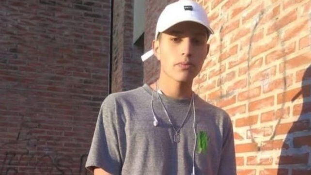 El adolescente detenido es sindicado como el autor del golpe de puño que luego desencadeno en la muerte del adolescente Ezequiel Lamas(foto).