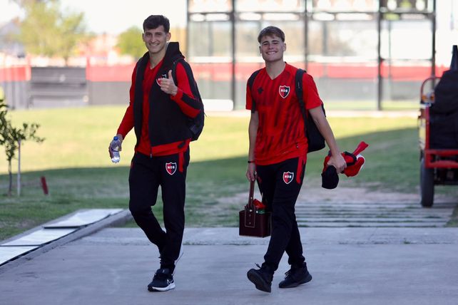 Tomás Pérez y Mateo Silvetti, dos de los buenos jugadores que aparecieron en el primer equipo de Newell's.