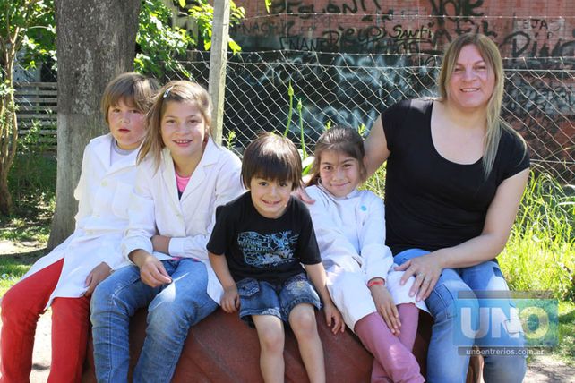 Familia. Sivina enseña en el amor a José