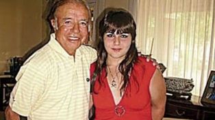 Antonela Menem, junto a su abuelo, Carlos Saúl