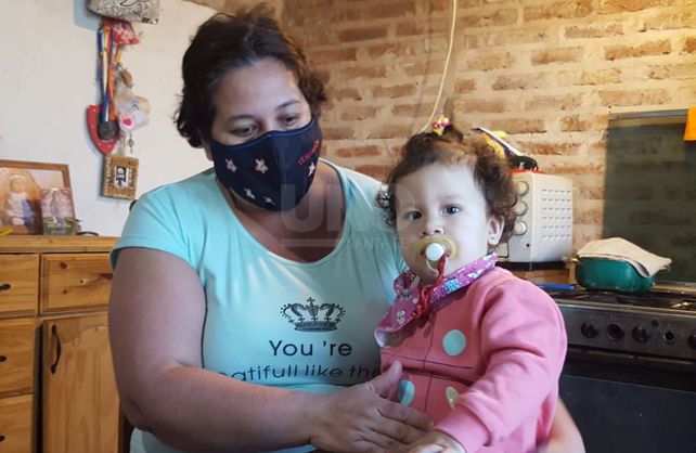 Verónica junto a Amanda de 15 meses