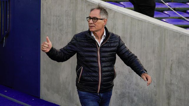 Ariel Holan nunca pudo repetir equipo y esta vez no será la excepción. Se vienen cambios para River.