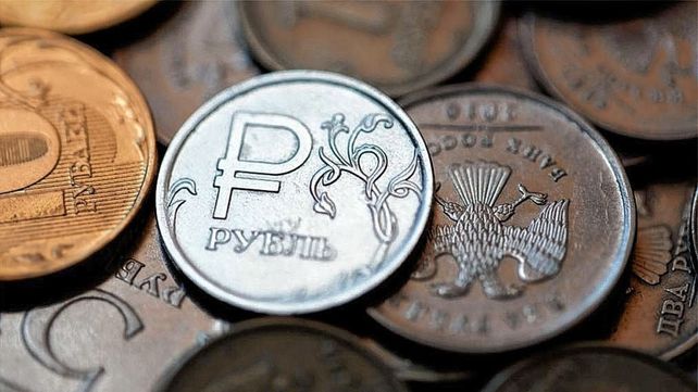 El rublo ya presenta una caída de más del 60% desde la invasión de Rusia a Ucrania