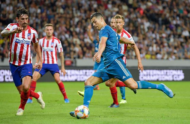 La UEFA quiere retomar sus partidos a puertas cerradas.