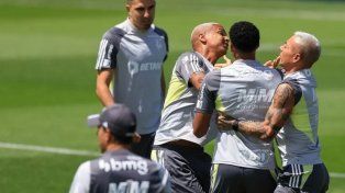 En el entrenamiento del Atlético Mineiro se vivió un momento caliente.