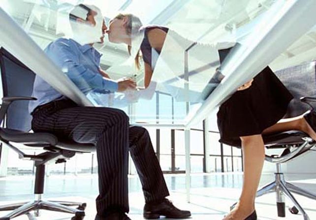 Amor laboral: Casi el 80% de los argentinos no quiere saber nada con una relación en el trabajo