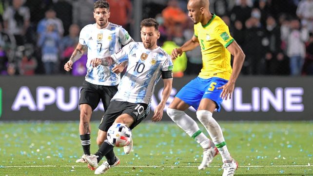 Messi jugó 15 minutos con Uruguay y el partido completo ante Brasil.