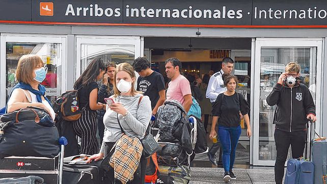 Suspensión de vuelos que llegan de países afectados