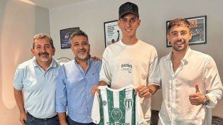 Bruno Nasta, goleador de la última Primera Nacional, fue presentado como refuerzo de San Miguel.