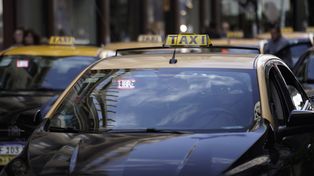 El conductor del taxi recuperó sus pertenencias antes del amanecer.