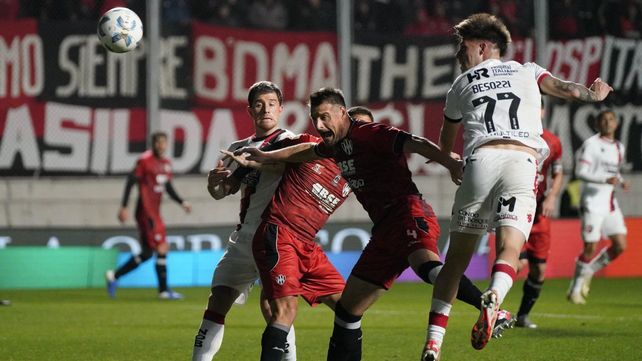 Lucas Besozzi fue perdiendo terreno en Newell's y no jugó en el último tramo del torneo.