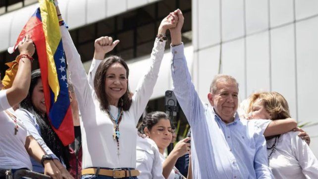 El candidato presidencial Edmundo González Urrutia (centro) junto a María Corina Machado El candidato presidencial Edmundo González Urrutia (centro) junto a María Corina Machado