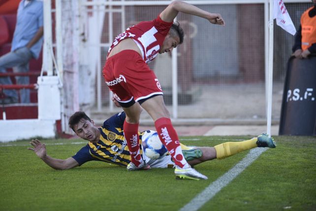 Trabado. Así fue el comienzo del partido entre Central y Unión en Santa Fe.&nbsp;