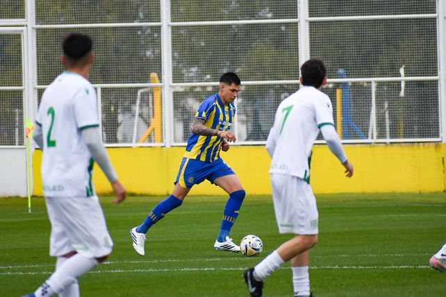 El central Juan Giménez viene de jugar los dos últimos partidos en reserva. Ante Barracas irá al banco de suplentes.