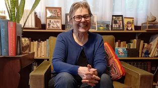 Montes es autora de más de 70 títulos, editora de la mítica colección Cuentos del Chiribitil y cofundadora de la Asociación de Literatura Infantil y Juvenil Argentina (ALIJA).