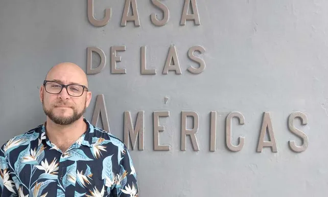 Javier Nuñea al obtener el prestigioso premio literario