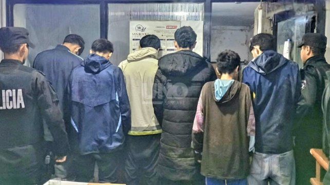 Atraparon a seis menores por atacar a piedrazos a dos colectivos que trasladaban a penitenciarios en Santa Fe