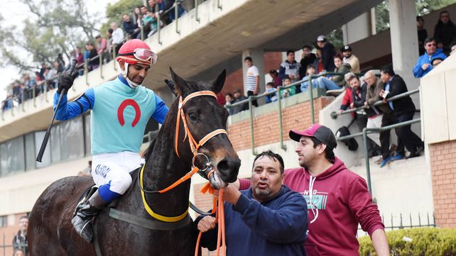 Omar Andrada y la yegua Super Dakota.
