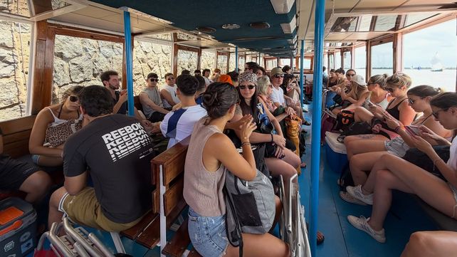 La Fluvial anunció cruces diarios a la isla Sabino Corsi desde el viernes 5 de diciembre de 2025 por la temporada de verano.