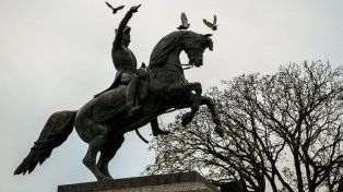El acto en homenaje a José de San Martín se realizó este domingo en plaza 1 de Mayo, en Paraná, con la presencia de autoridades&nbsp;