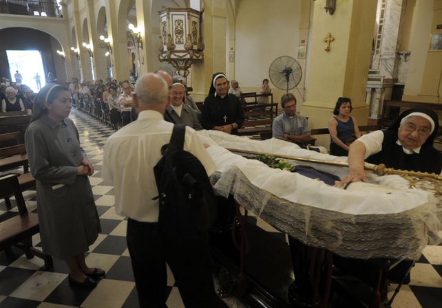 Ceremonia. Ante una decena de sacerdotes