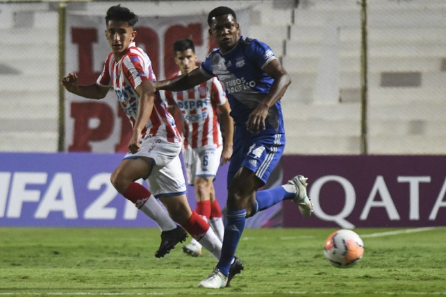 Fue flojo el rendimiento de Unión en la derrota ante el Emelec. Fue flojo el rendimiento de Unión en la derrota ante el Emelec.