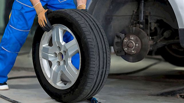 Cambiar las cuatro cubiertas del auto se convirtió en un dolor de cabeza.