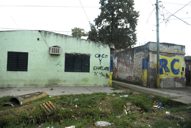 El pasillo de Biedma 193 bis donde vivía y frente al cual asesinaron al Paraguayo. Sólo tenía 16 años.&nbsp;