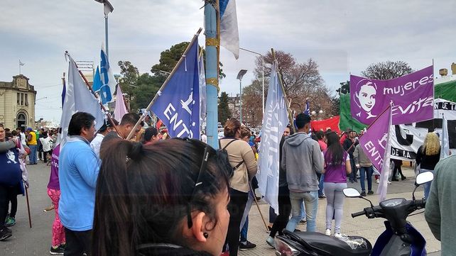 Por trabajo, producción y soberanía gremios y organizaciones sociales se manifestaron en Paraná