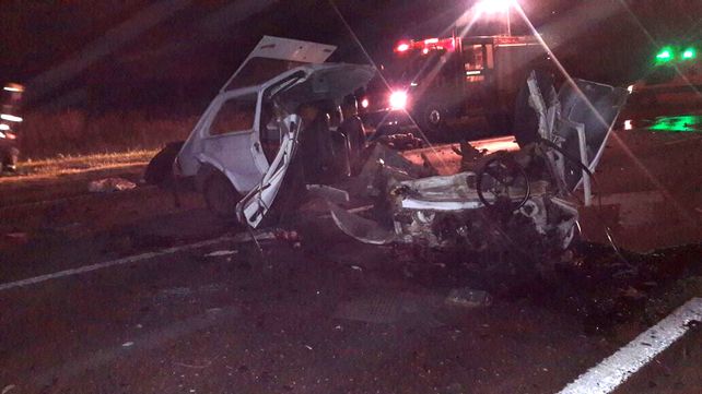 El Fiat 147 quedó prácticamente irreconocible.