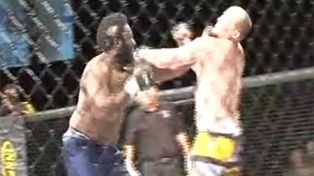 Las peleas entre luchadores dentro de jaulas causan furor en Estados Unidos (Video)