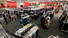 SIN CLIENTES. Unos pocos vendedores son vistos en la Galería Glendale de California. (AP Photo/Ringo H.W. Chiu) SIN CLIENTES. Unos pocos vendedores son vistos en la Galería Glendale de California. (AP Photo/Ringo H.W. Chiu)