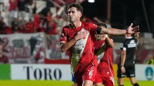 Colón avanzó por Marcelo Eggel, aunque el volante tiene una oferta de Chile.