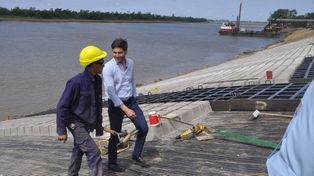 El gobernador Maximiliano Pullaro supervisó este miércoles las obras que el Gobierno de la Provincia lleva adelante en el Terraplén Garello