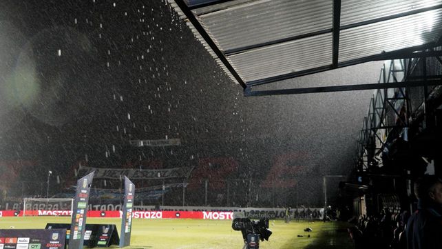 La lluvia es la gran protagonista en la noche de Victoria