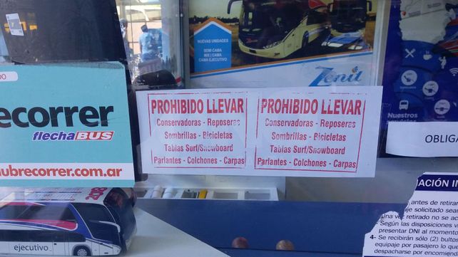 Prohíben llevar conservadoras, reposeras y cochecitos en los micros que van hacia la Costa Atlántica