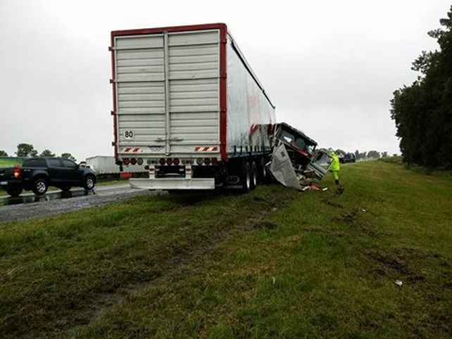 Impresionante accidente en la autopista Santa Fe - Rosario a la altura de La Tatenguita