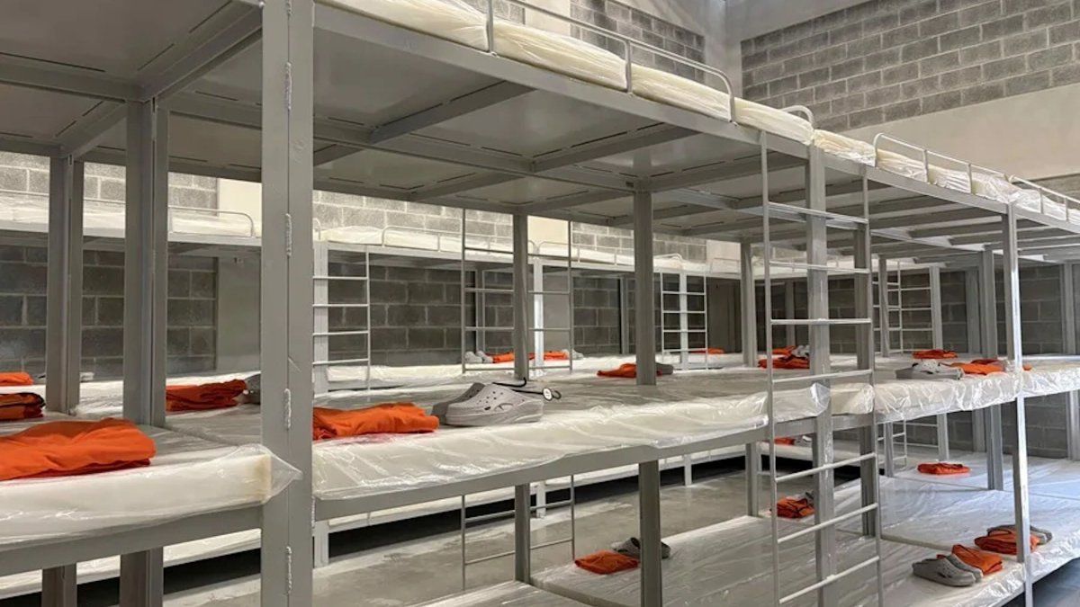 El Salvador exporta el "modelo Bukele": Costa Rica estrena una megacárcel
